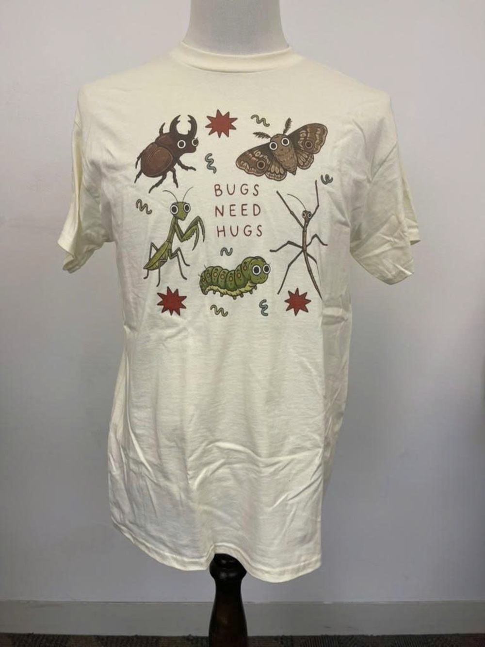 Off white 'Bugs Need Hugs' Short Sleeve Graphic Tee